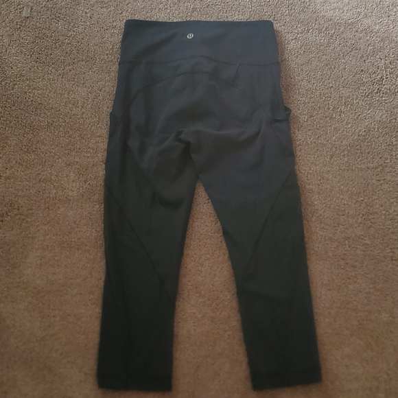 Lululemon crop leggins - Picture 2 of 3